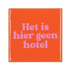 Tile Het Is Hier Geen Hotel Orange 10x10x1cm